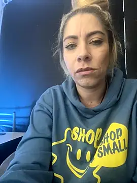 viktoria davis  online show from December 3, 2025, 11:36 pm