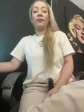 viktoria davis  online show from January 18, 2026, 9:40 pm