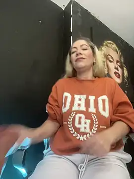 Snapshot of viktoria_davis_ chatting on March 4, 2026, 10:16 pm viktoria davis online show from March 4, 2026, 10:16 pm