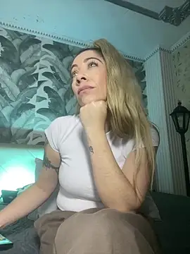 Snapshot of viktoria_davis_ chatting on April 15, 2026, 11:05 pm viktoria davis online show from April 15, 2026, 11:05 pm