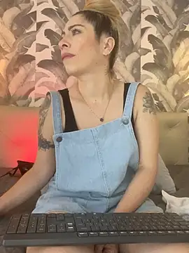 Snapshot of viktoria_davis_ chatting on April 21, 2026, 1:42 am viktoria davis online show from April 21, 2026, 1:42 am
