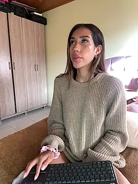 zoe storm online show from April 6, 2026, 9:49 pm