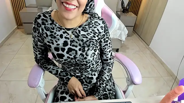 Zulema hamdi online show from February 20, 2025, 2:57 pm