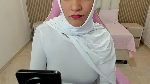 Zulema hamdi online show from March 10, 2025, 2:17 am