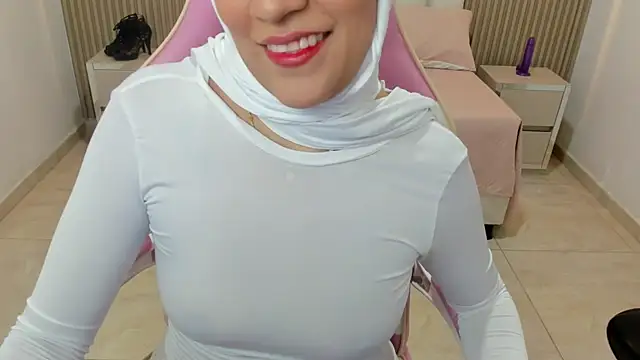 Zulema hamdi online show from March 12, 2025, 2:09 am