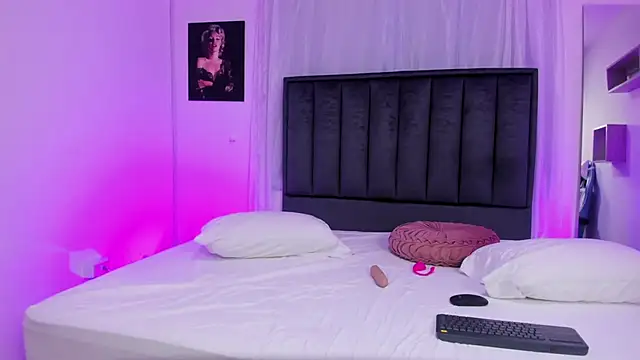 Michelle Jaramillo online show from February 5, 2025, 12:49 pm