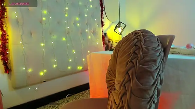 Michelle Jaramillo online show from February 13, 2025, 10:54 pm