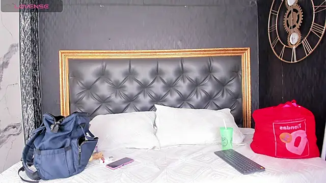 DalayMoore online show from December 4, 2025, 7:44 pm