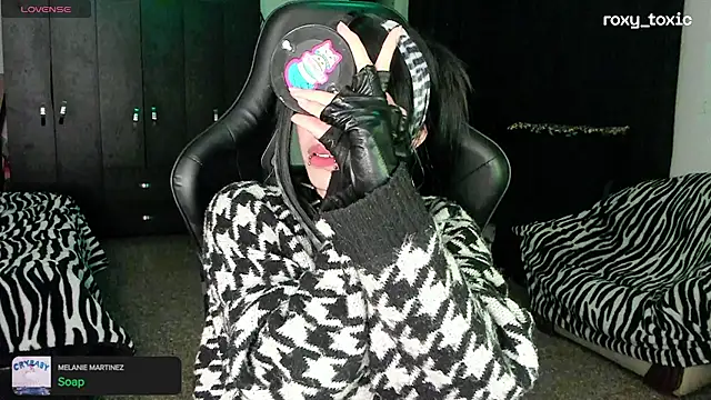 roxy toxic online show from September 20, 2025, 2:56 am