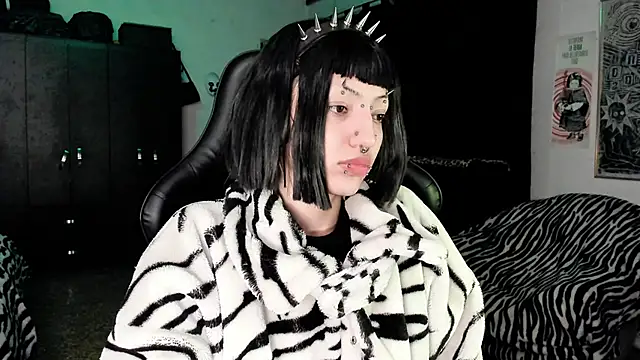 roxy toxic online show from December 16, 2025, 1:54 am