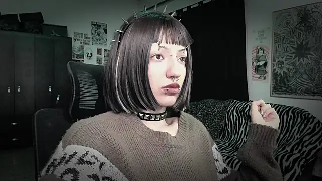 Snapshot of roxy_toxic chatting on June 4, 2026, 12:49 am roxy toxic online show from June 4, 2026, 12:49 am