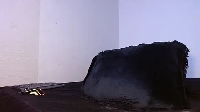 Lliam 2 online show from September 29, 2025, 3:44 am