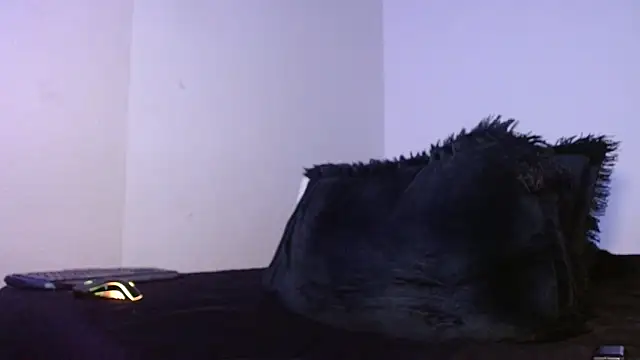 Lliam 2 online show from October 13, 2025, 2:22 am