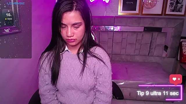 Snapshot of Skye_Little_v chatting on February 12, 2025, 2:10 pm Skye Little v online show from February 12, 2025, 2:10 pm