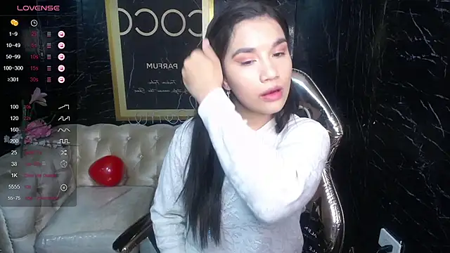 Snapshot of Skye_Little_v chatting on February 14, 2025, 2:44 pm Skye Little v online show from February 14, 2025, 2:44 pm