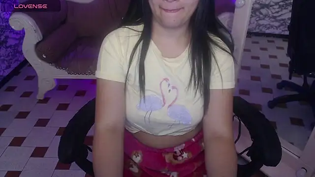 Snapshot of Skye_Little_v chatting on March 7, 2025, 4:57 am Skye Little v online show from March 7, 2025, 4:57 am