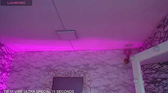 Snapshot of Skye_Little_v chatting on March 12, 2025, 1:40 pm Skye Little v online show from March 12, 2025, 1:40 pm