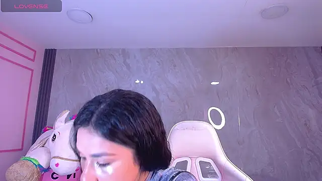 Snapshot of Skye_Little_v chatting on October 16, 2025, 3:18 am Skye Little v online show from October 16, 2025, 3:18 am