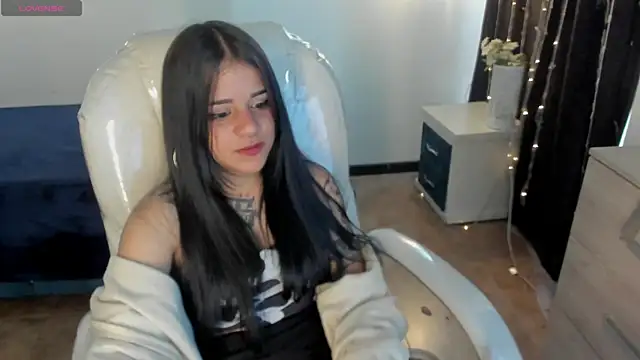 Snapshot of Nicole_Foxx_ chatting on February 28, 2025, 8:28 pm Nicole Foxx online show from February 28, 2025, 8:28 pm