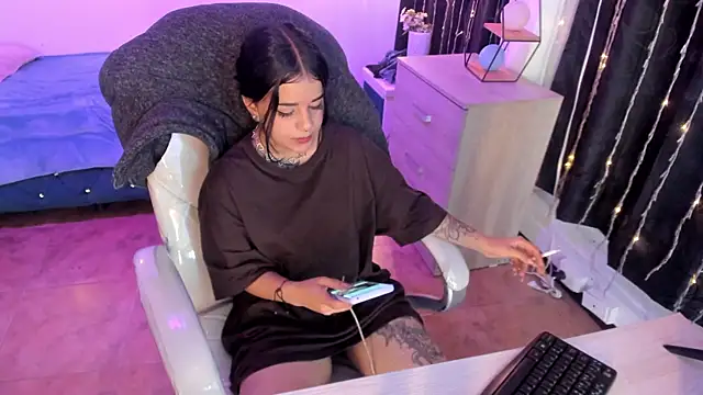 Snapshot of Nicole_Foxx_ chatting on March 20, 2025, 8:08 pm Nicole Foxx online show from March 20, 2025, 8:08 pm