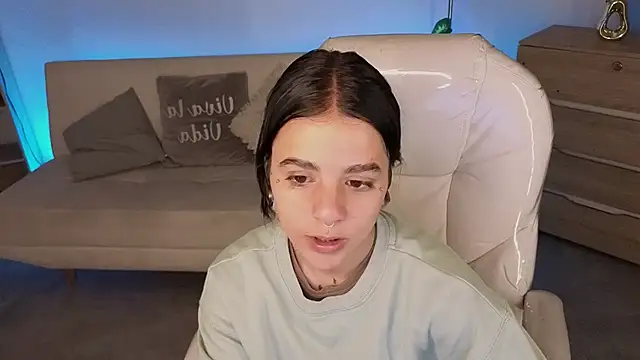 Nicole Foxx  online show from March 13, 2026, 7:20 pm