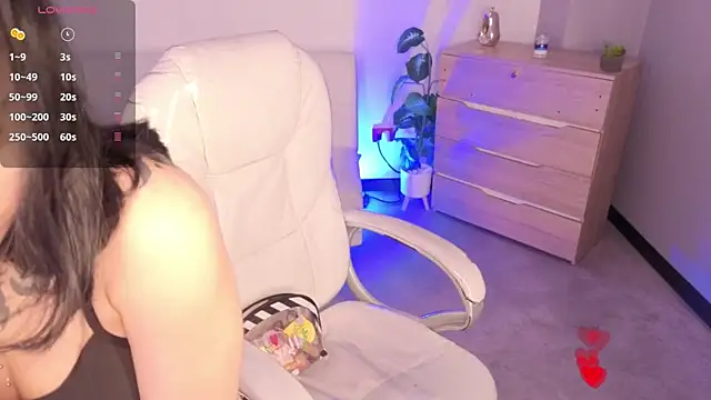 Nicole Foxx  online show from April 10, 2026, 8:02 pm