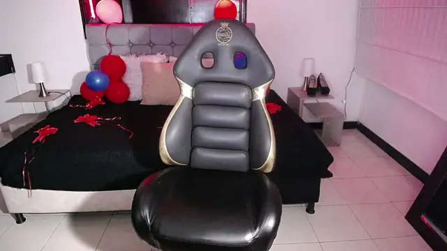 Kitten Cam online show from February 19, 2025, 3:06 am