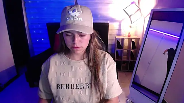 Kitten Cam online show from November 7, 2025, 3:17 am