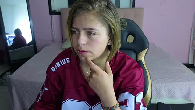 Kitten Cam online show from April 14, 2026, 11:44 pm