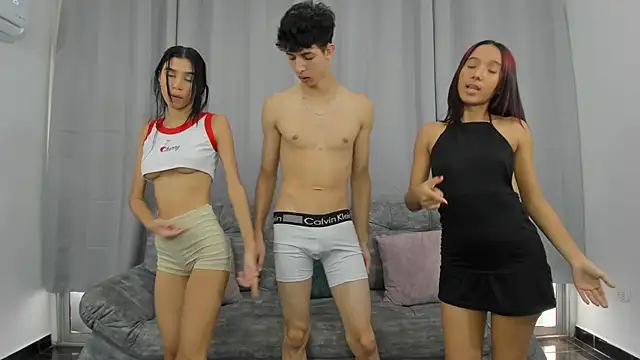 Snapshot of hotlittleones18 chatting on January 22, 2025, 5:28 pm hotlittleones18 online show from January 22, 2025, 5:28 pm