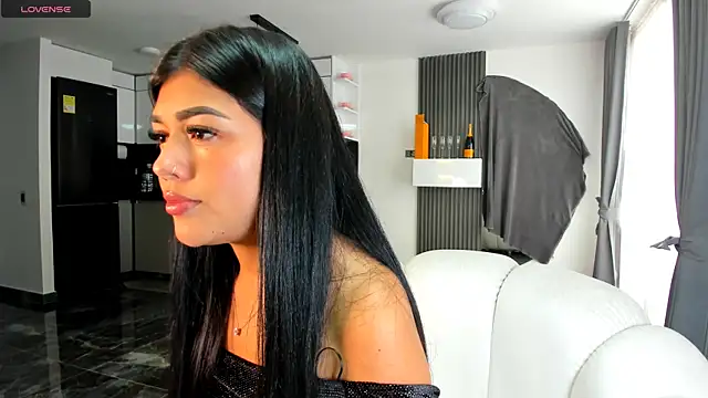 1lubonnie online show from February 14, 2025, 9:10 pm