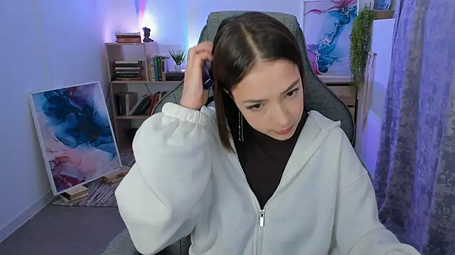 PamBeesly online show from October 3, 2025, 8:33 am