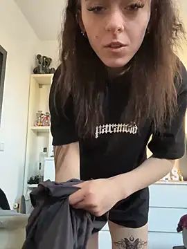 Ciara2004 online show from December 18, 2025, 9:26 am