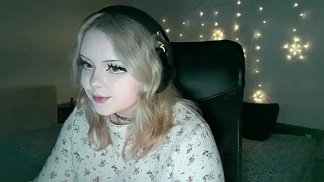 Snapshot of Electro_doll chatting on February 13, 2025, 11:06 am Electro doll online show from February 13, 2025, 11:06 am