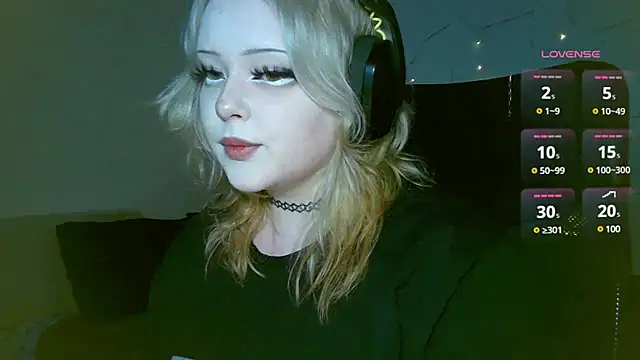 Snapshot of Electro_doll chatting on February 15, 2025, 10:11 am Electro doll online show from February 15, 2025, 10:11 am