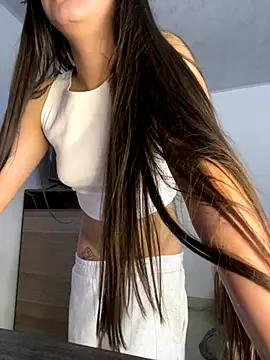 astrid  online show from October 18, 2025, 11:33 am