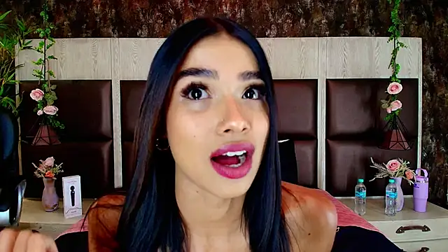 Bella Smiith  online show from September 24, 2025, 7:39 pm