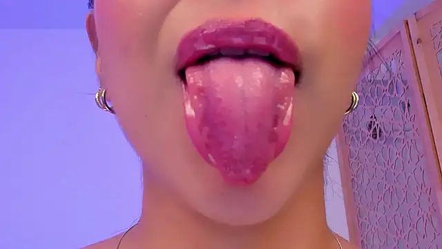 sophierooy22 online show from January 13, 2025, 8:04 pm