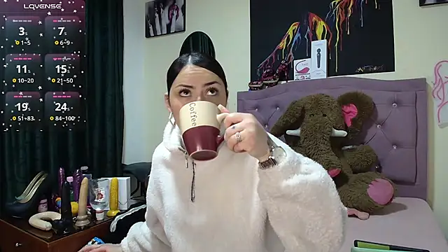 Emmie Hot online show from November 12, 2025, 12:16 pm