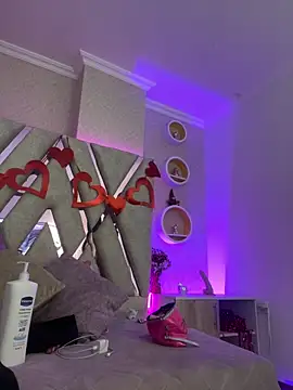 Sophia waalker  1 online show from February 27, 2025, 5:47 pm