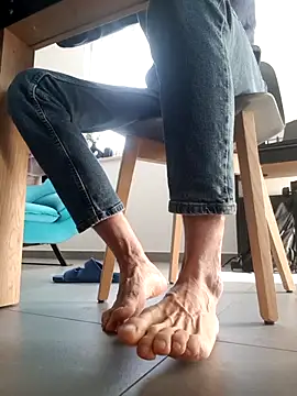 Masterclassyfeet online show from April 9, 2026, 7:03 am