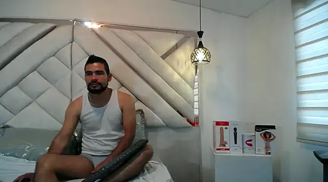 Snapshot of luxurycoupl chatting on January 25, 2025, 1:08 pm luxurycoupl online show from January 25, 2025, 1:08 pm