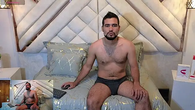 Snapshot of luxurycoupl chatting on February 1, 2025, 3:30 am luxurycoupl online show from February 1, 2025, 3:30 am