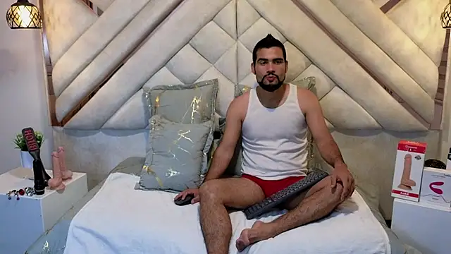 Snapshot of luxurycoupl chatting on February 7, 2025, 3:34 am luxurycoupl online show from February 7, 2025, 3:34 am