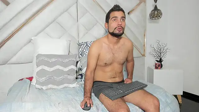 Snapshot of luxurycoupl chatting on March 20, 2025, 9:26 am luxurycoupl online show from March 20, 2025, 9:26 am