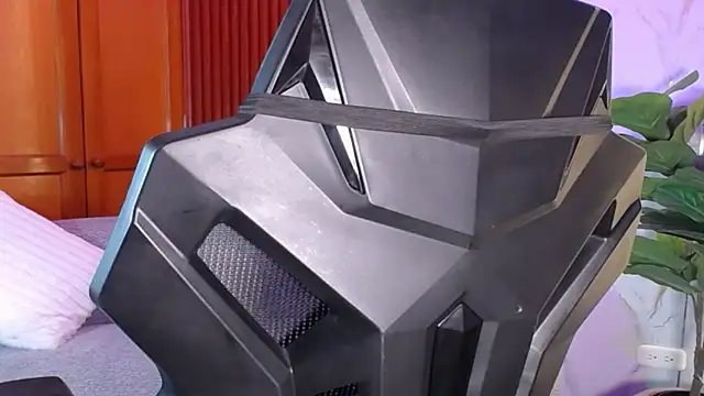 Snapshot of luxurycoupl chatting on October 8, 2025, 2:31 am luxurycoupl online show from October 8, 2025, 2:31 am