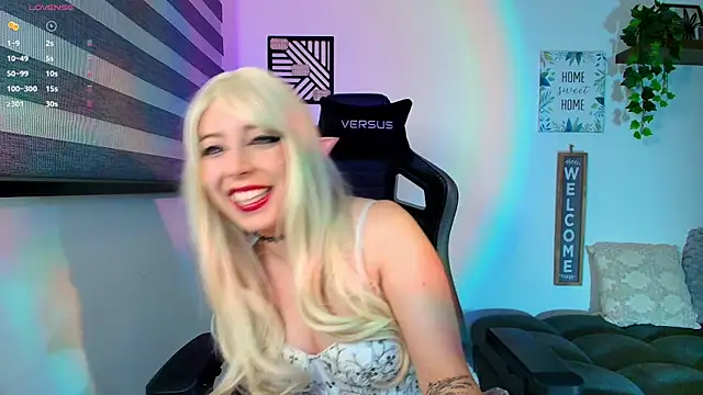 Snapshot of love_sharol_ chatting on February 7, 2025, 12:20 am love sharol online show from February 7, 2025, 12:20 am