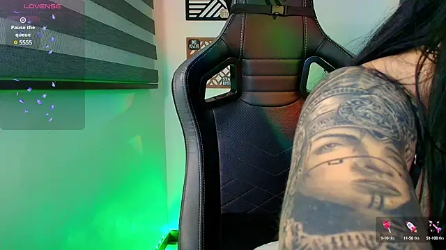 Snapshot of love_sharol_ chatting on March 1, 2025, 1:32 am love sharol online show from March 1, 2025, 1:32 am