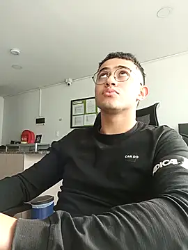 Snapshot of Thonny-becker chatting on February 15, 2025, 9:48 pm Thonny-becker online show from February 15, 2025, 9:48 pm