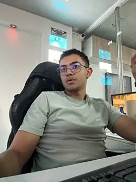 Snapshot of Thonny-becker chatting on October 19, 2025, 10:32 pm Thonny-becker online show from October 19, 2025, 10:32 pm